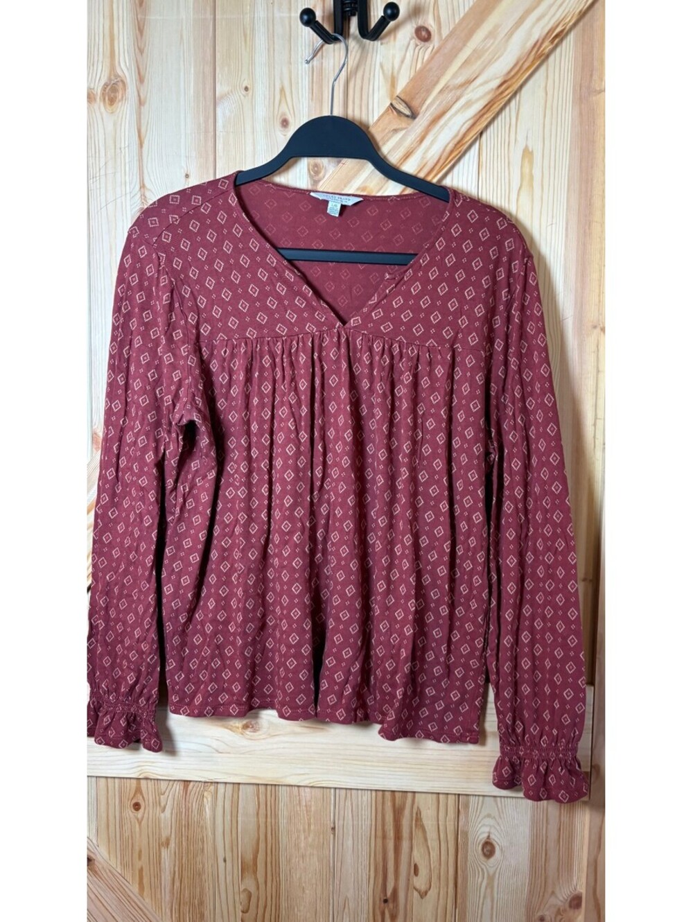 Lucky Brand Women's Long Sleeve V-Neck Blouse in Rust with Diamond Pattern Large